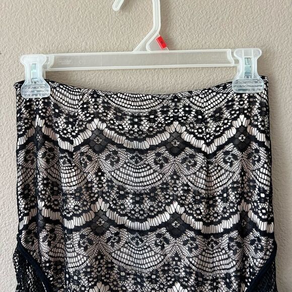 Missguided Lace Pencil Skirt - Picture 2 of 6